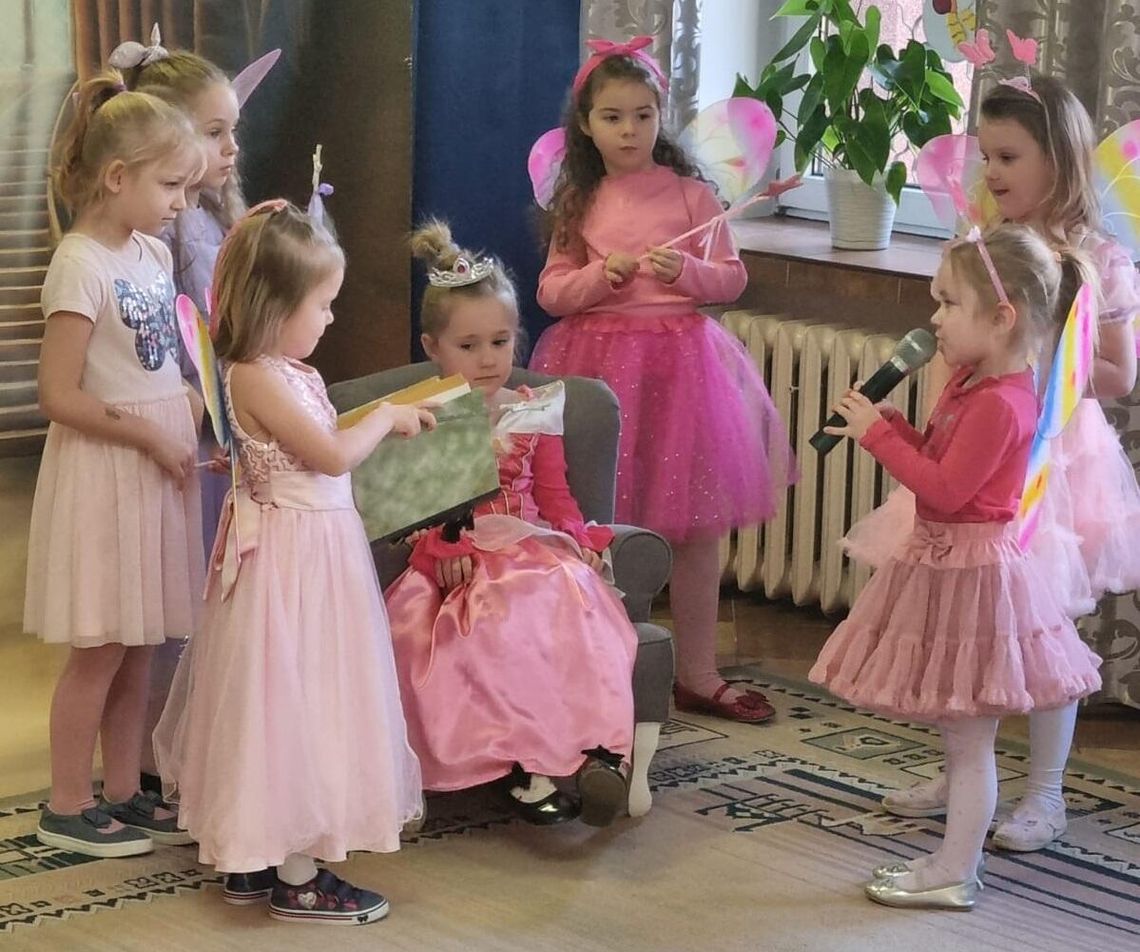 Dzieci świętowały Dzień Życzliwości w Przedszkolu pod Topolą Dzieci świętowały Dzień Życzliwości w Przedszkolu pod Topolą