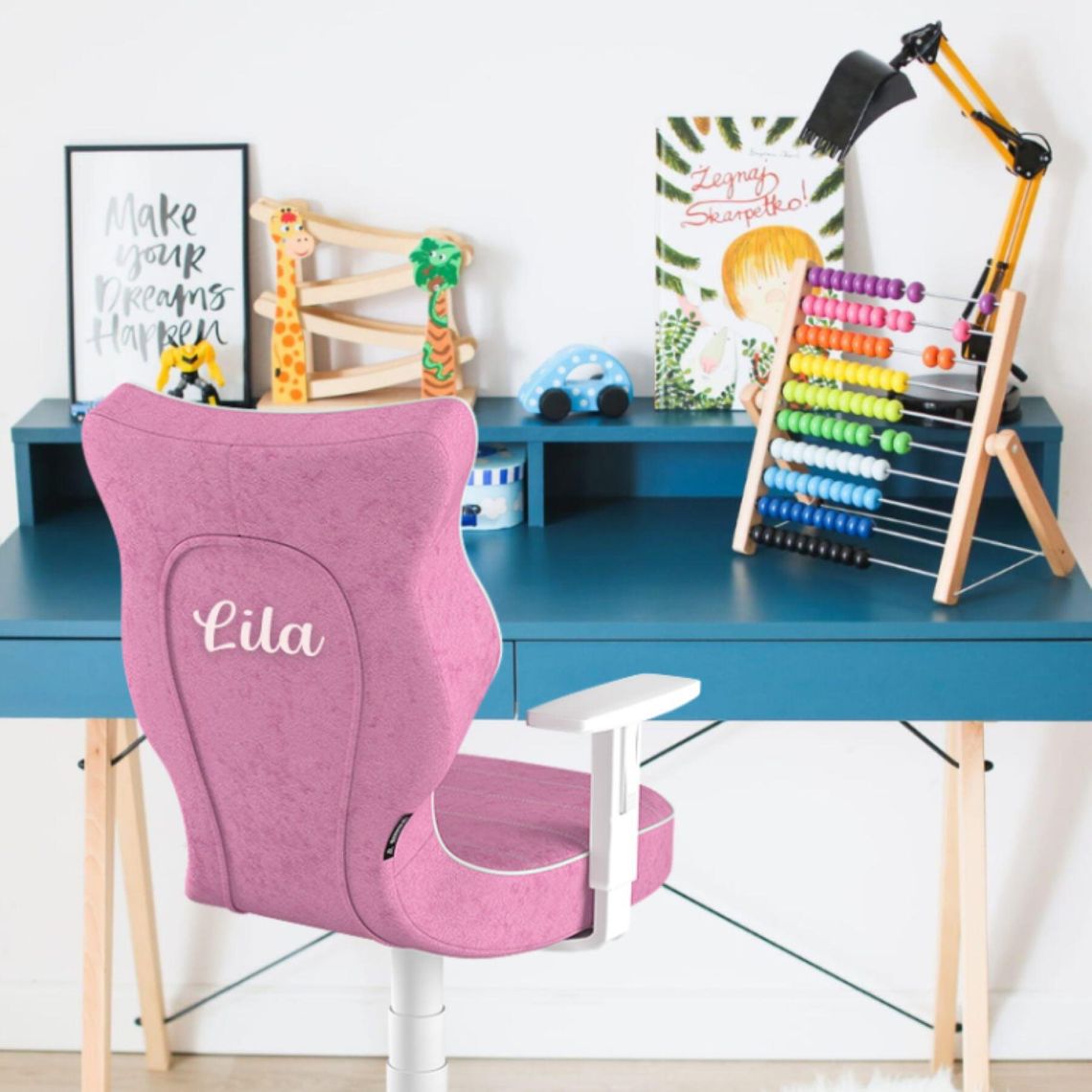 Dziecięce krzesła do biurka – jak zadbać o wygodę i zdrowy kręgosłup dziecka?