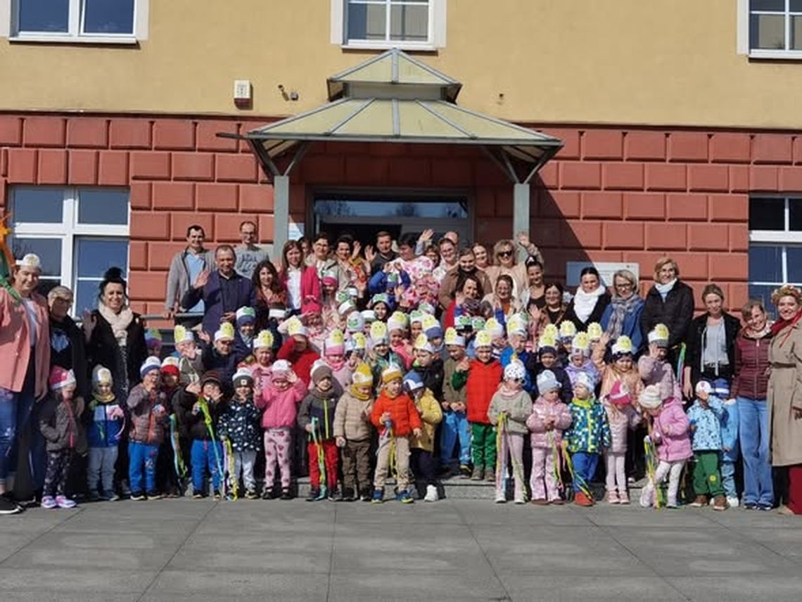 Dzień jak każdy, a jednak inny. Przedszkolaki z wizytą w urzędzie gminy Dzień jak każdy, a jednak inny. Przedszkolaki z wizytą w urzędzie gminy