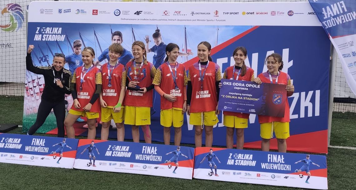 Dziewczęta z PSP nr 5 najlepsze w województwie! Zagrają w wielkim finale na Stadionie Narodowym