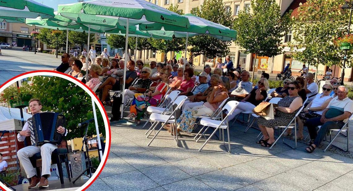 Dźwięki akordeonu rozbrzmiały na kozielskim Rynku. Wystąpił Sylwester Marczuk. ZDJĘCIA