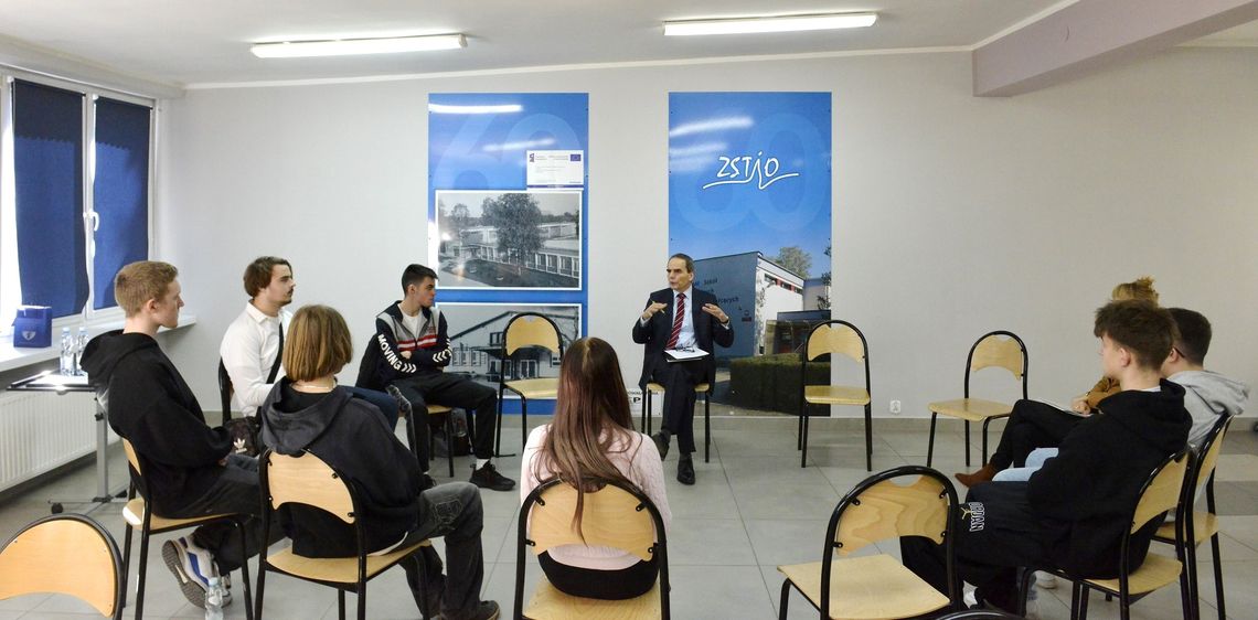 Energetyka w XXI wieku, czyli najaktualniejsze problemy, które dotykają nas wszystkich Energetyka w XXI wieku, czyli najaktualniejsze problemy, które dotykają nas wszystkich