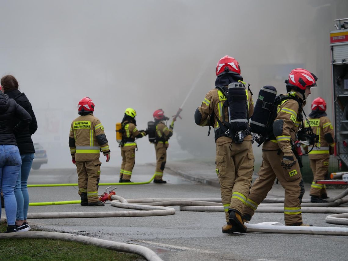 Ewakuowano 20 osób podczas pożaru budynku w Większycach Ewakuowano 20 osób podczas pożaru budynku w Większycach
