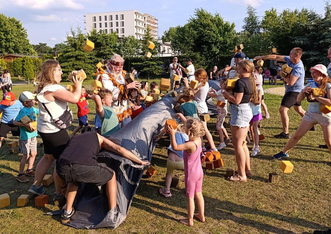 Festyn przedszkolny "Zabawy z mamą i tatą" w Blachowni. ZDJĘCIA