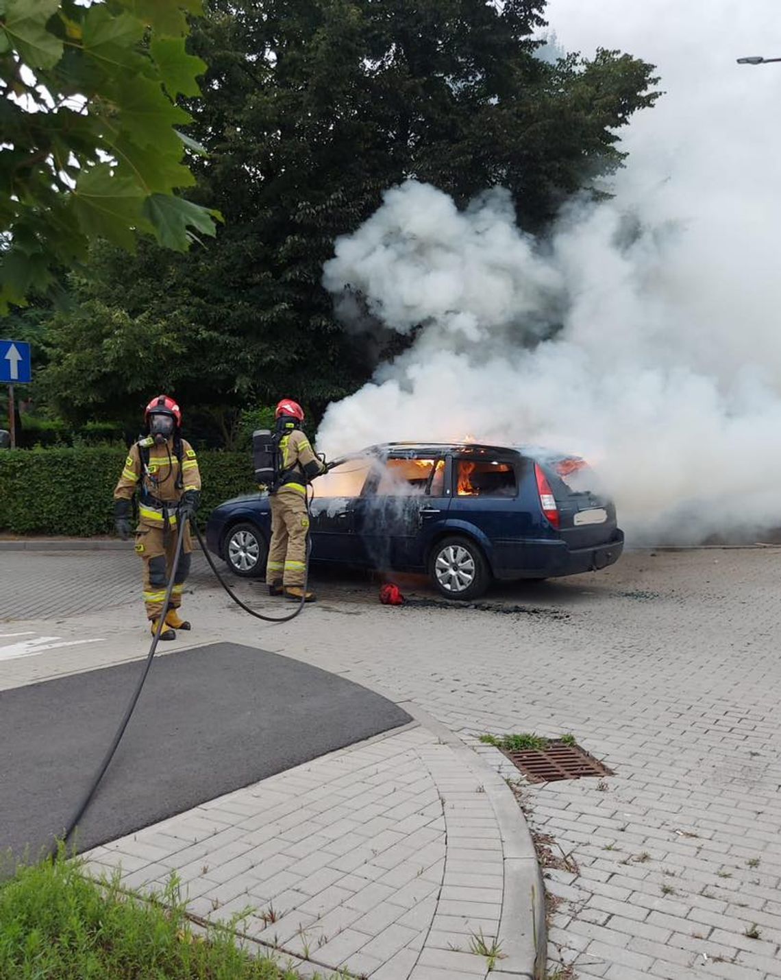 Ford spłonął przy alei Jana Pawła II w Kędzierzynie-Koźlu