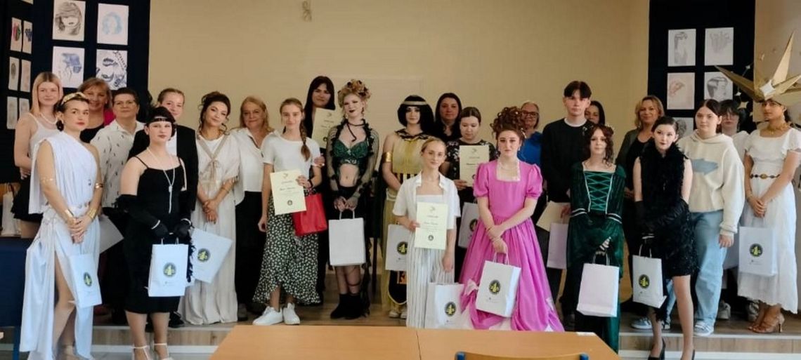 "Fryzury z różnych epok" - uczniowie ZS nr 1 zachwycili kreatywnością podczas konkursu fryzjerskiego