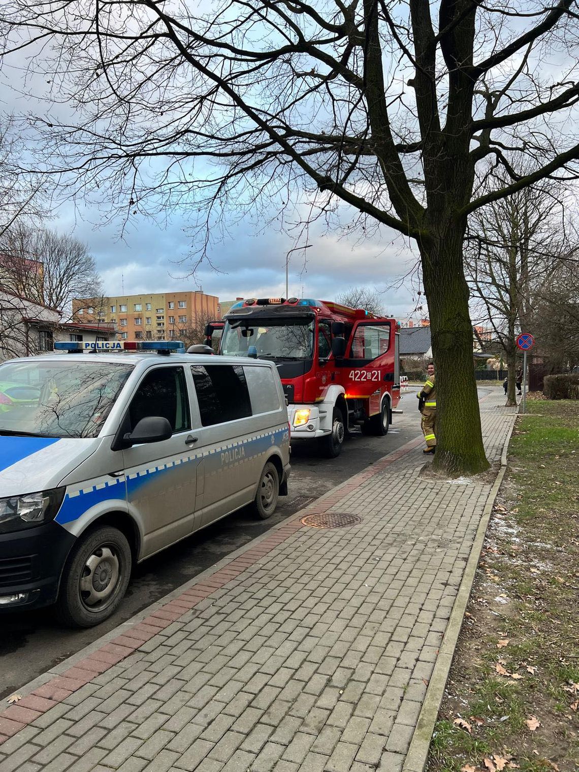 Gaz ulatniał się z mieszkania. Nie było kontaktu z lokatorką