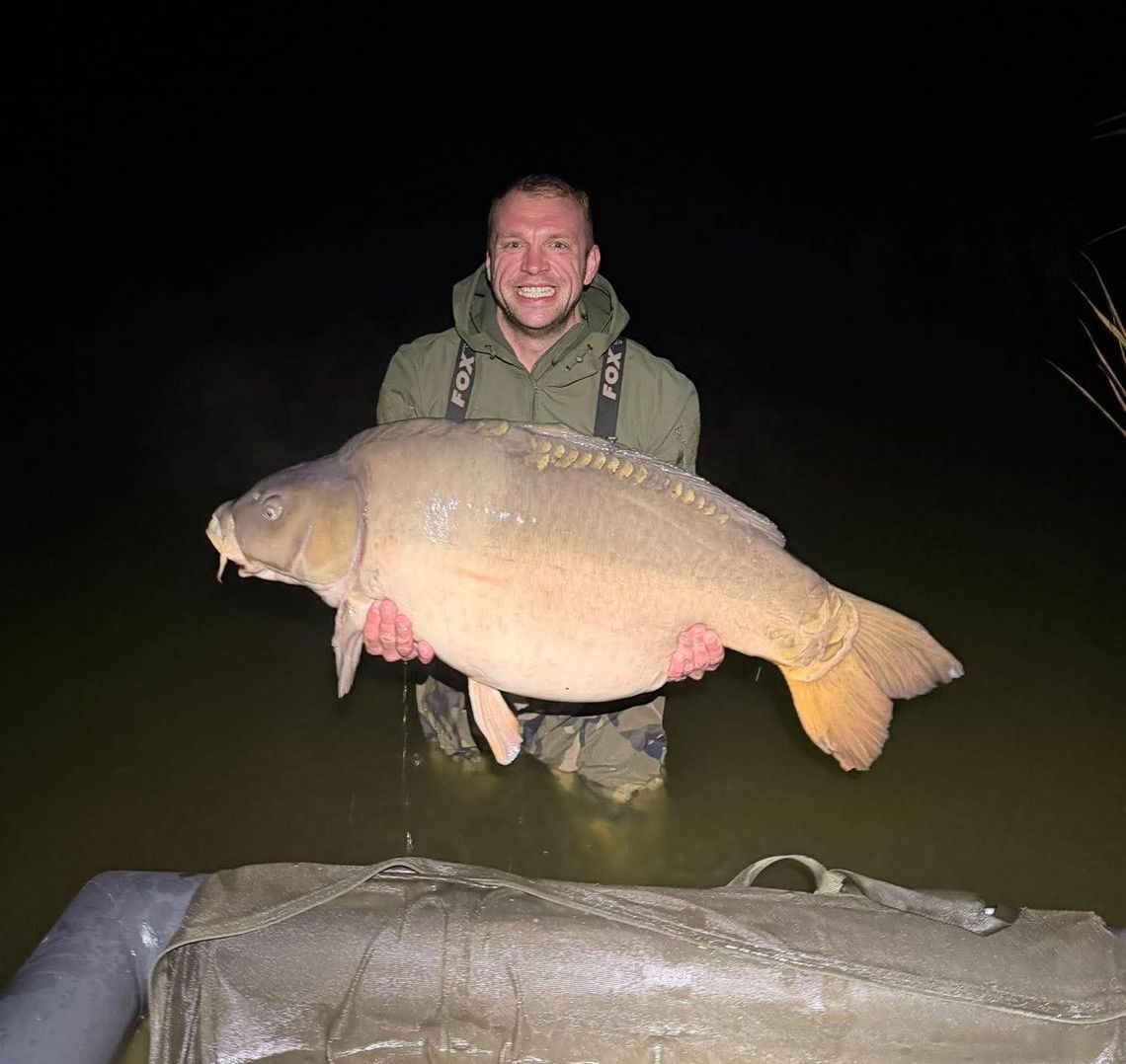 Gigantyczny karp złowiony przez Tomka Janika z Kędzierzyna-Koźla. Ważył ponad 36 kilogramów! Gigantyczny karp złowiony przez Tomka Janika z Kędzierzyna-Koźla. Ważył ponad 36 kilogramów!