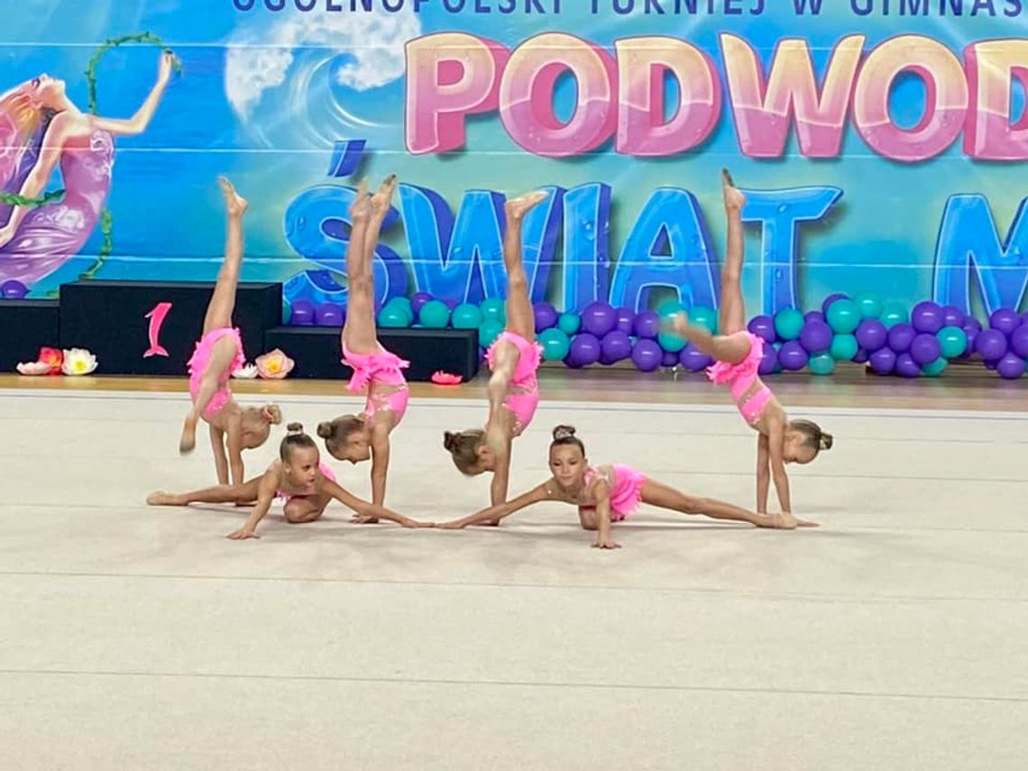 Gimnastyczki z całego kraju rywalizują w hali "Azoty". ZDJĘCIA Gimnastyczki z całego kraju rywalizują w hali "Azoty". ZDJĘCIA