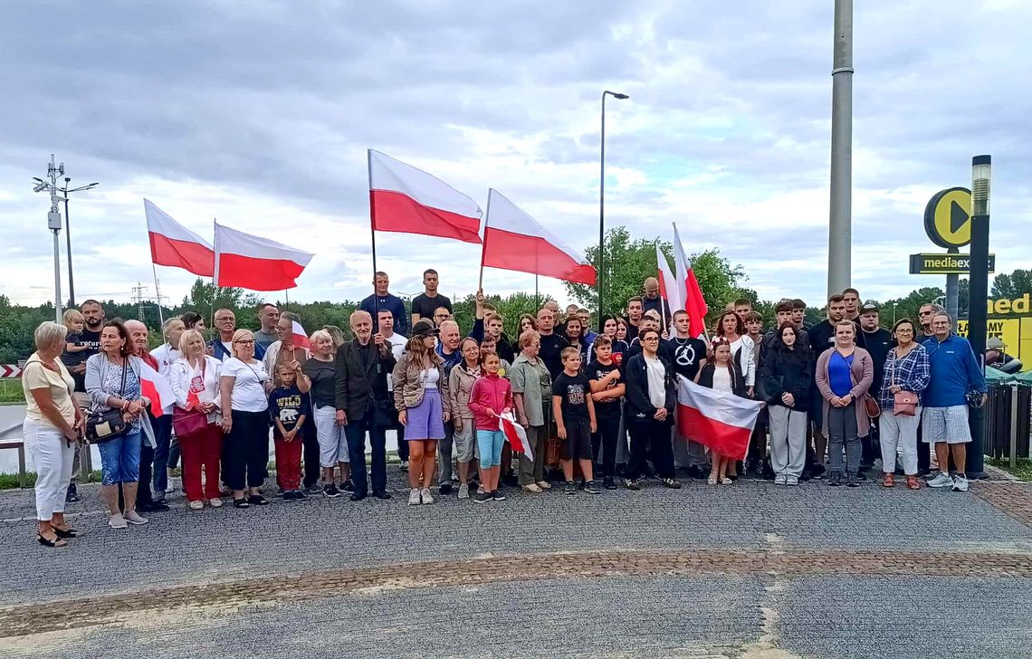 Godzina „W” w Kędzierzynie-Koźlu. Na rondzie rotmistrza Pileckiego uczczono Powstańców Warszawskich