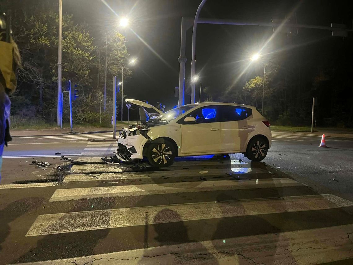 Wypadek na skrzyżowaniu al. Jana Pawła II z al. Lisa. Ciężarna kobieta trafiła do szpitala