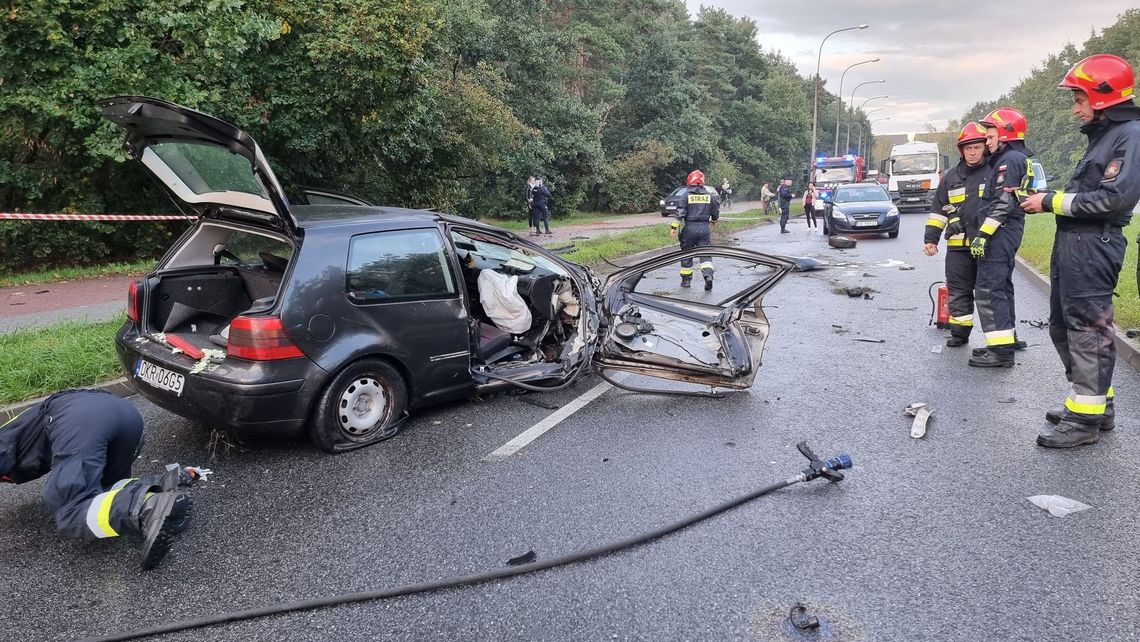 Groźny wypadek na osiedlu Piastów. Sprawcy zdarzenia uciekli. ZDJĘCIA