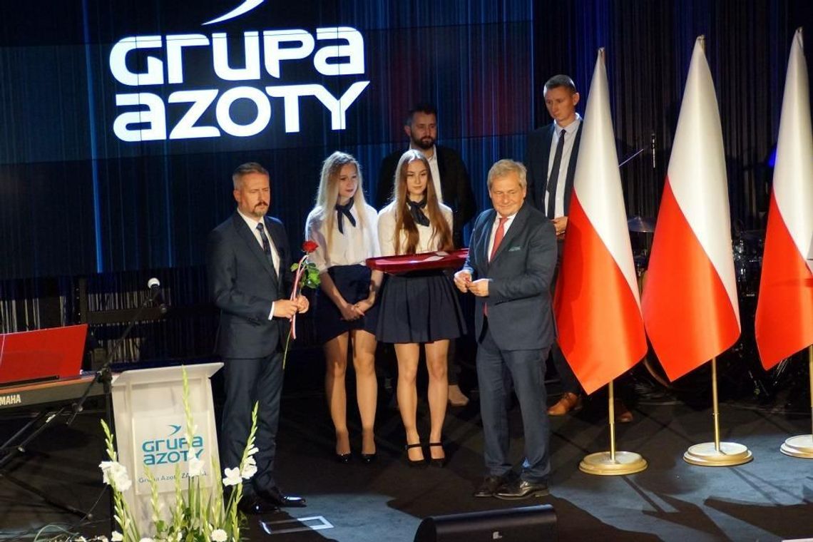 Grupa Azoty ZAK doceniła wyróżniających się pracowników. Gala odznaczeń z okazji Dni Chemika. ZDJĘCIA
