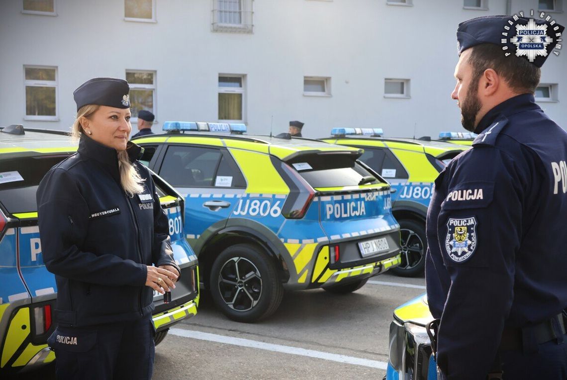 Hybrydowe KIA Niro dla policji. Dwa samochody trafiły do Kędzierzyna-Koźla Hybrydowe KIA Niro dla policji. Dwa samochody trafiły do Kędzierzyna-Koźla