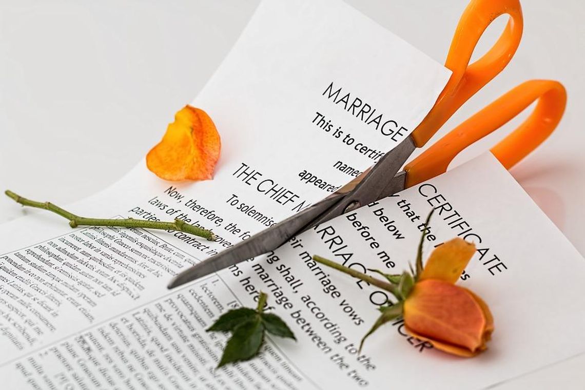 Ile kosztuje rozwód w 2021 r.? Przygotuj się na spory wydatek