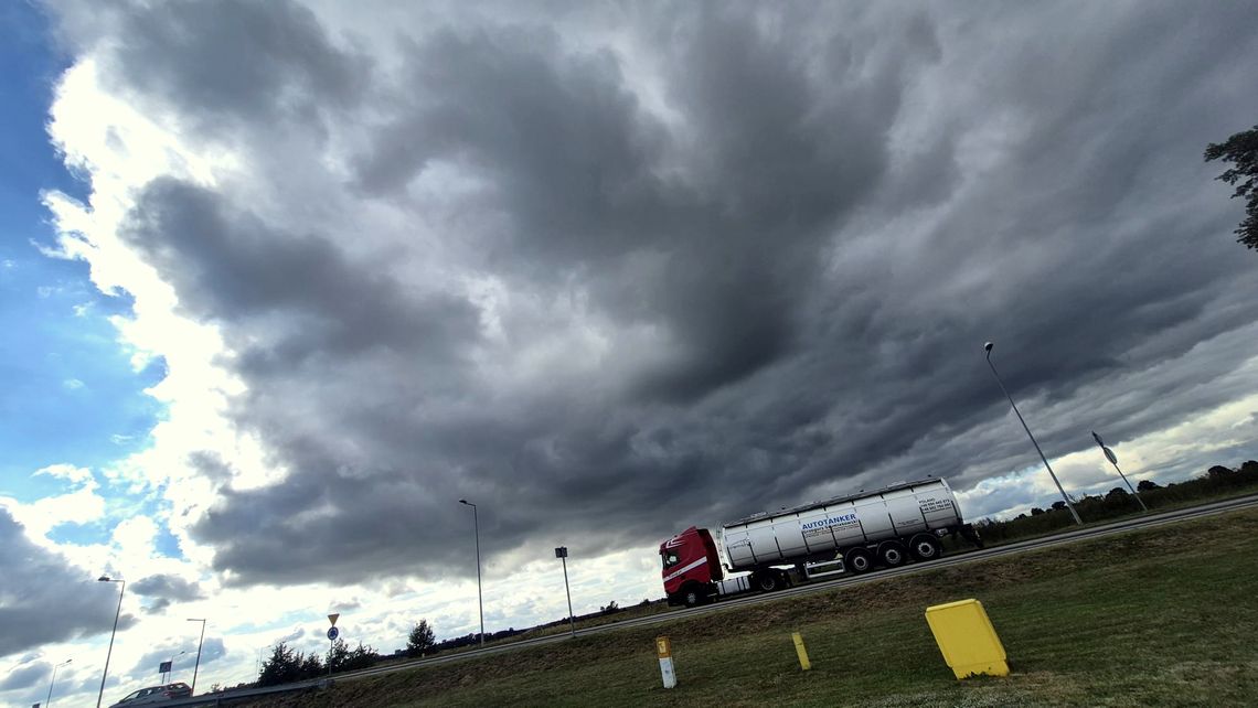 IMGW ostrzega przed burzami nad powiatem kędzierzyńsko-kozielskim