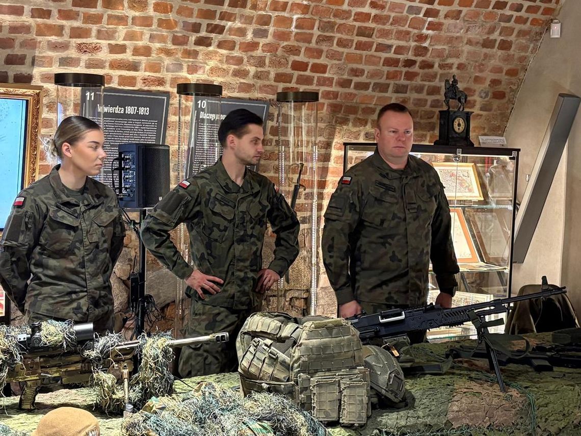 Inauguracja "Tygodnia Patriotycznego". Spotkanie z żołnierzami i prezentacja sprzętu. ZDJĘCIA Inauguracja "Tygodnia Patriotycznego". Spotkanie z żołnierzami i prezentacja sprzętu. ZDJĘCIA