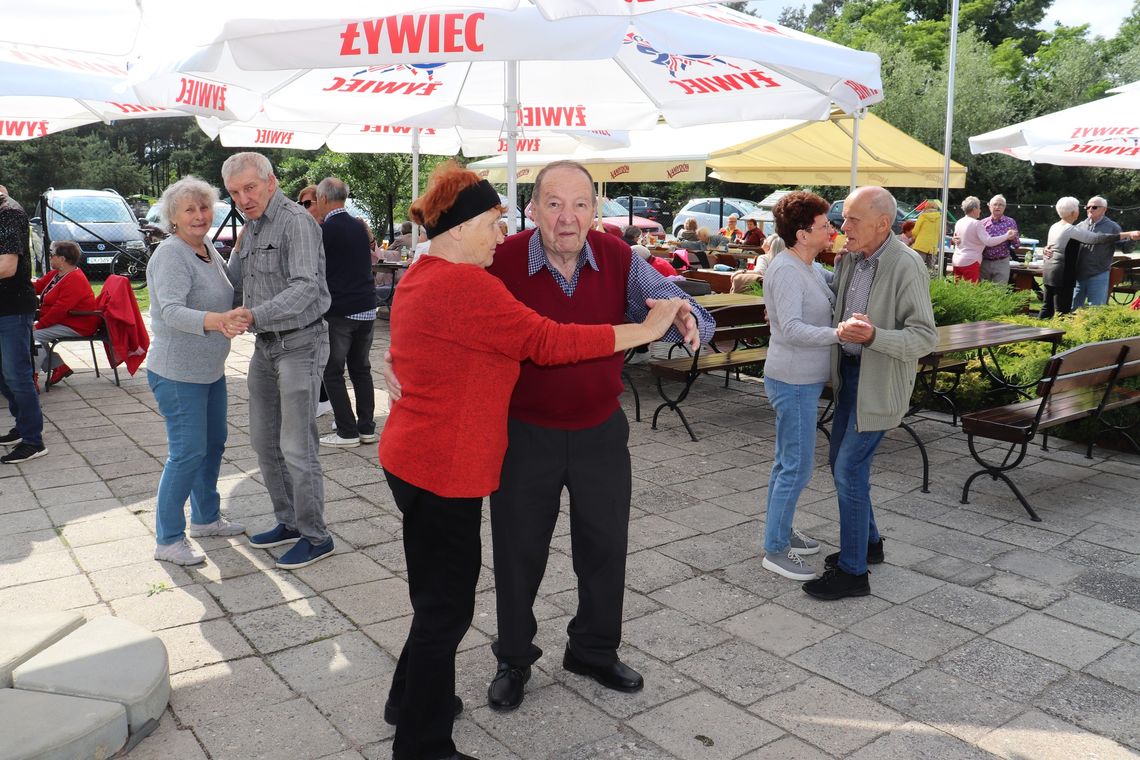 Integracja seniorów z Kędzierzyna-Koźla i Zdzieszowic pod chmurką. ZDJĘCIA