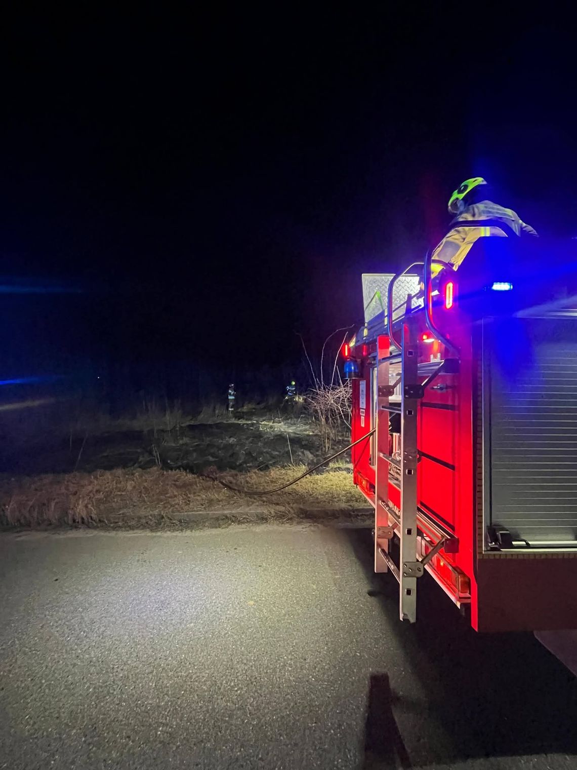 Pożar trawy na dawnym poligonie. Trzy zastępy straży interweniowały w Pokrzywnicy Pożar trawy na dawnym poligonie. Trzy zastępy straży interweniowały w Pokrzywnicy