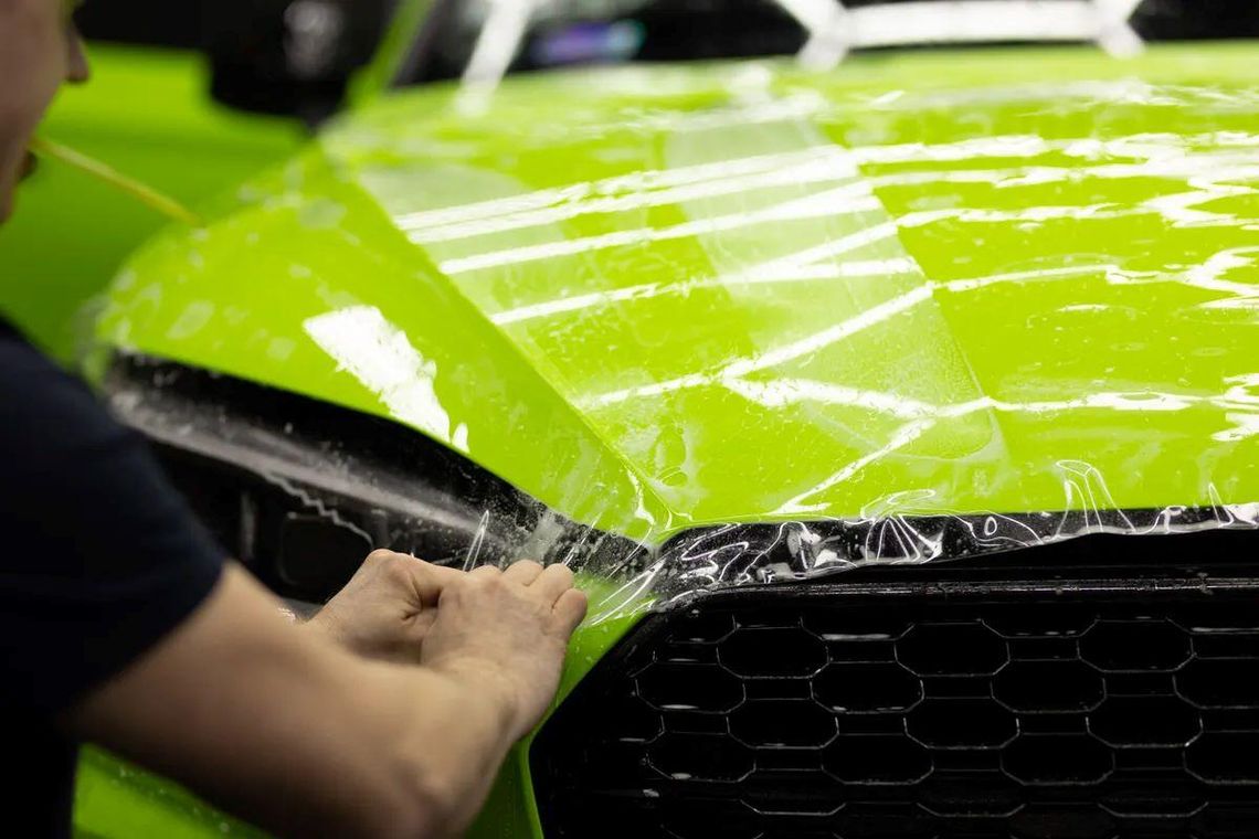 Jak skutecznie zabezpieczyć auto przed uszkodzeniami? Poznaj najlepsze metody ochrony lakieru i nie tylko!