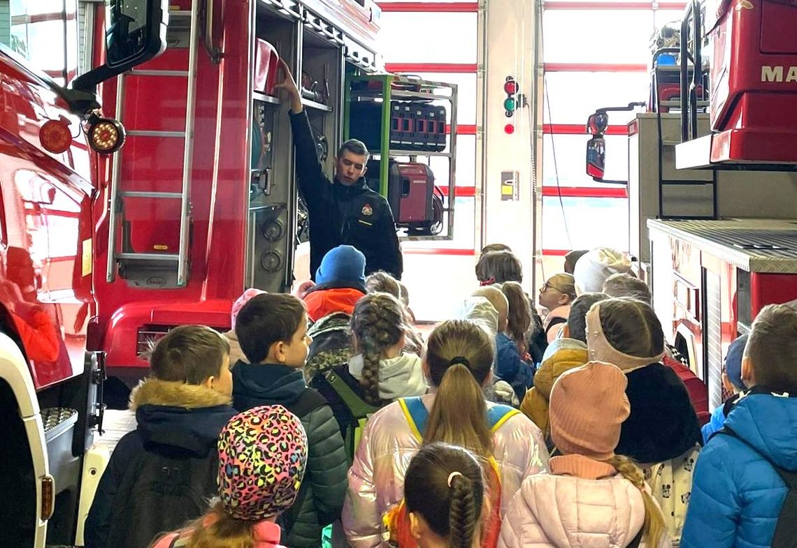 Jak wygląda służba strażaka? Uczniowie sprawdzili to z bliska