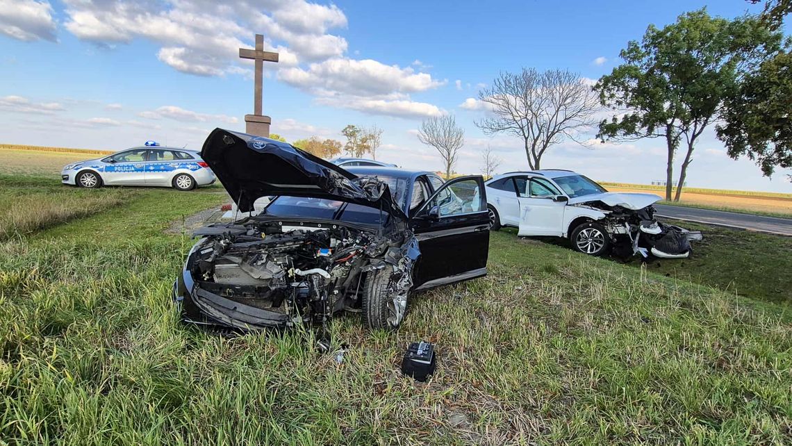 Jechali na wesele syna, przegapili zjazd. Chwilę później doszło do czołówki