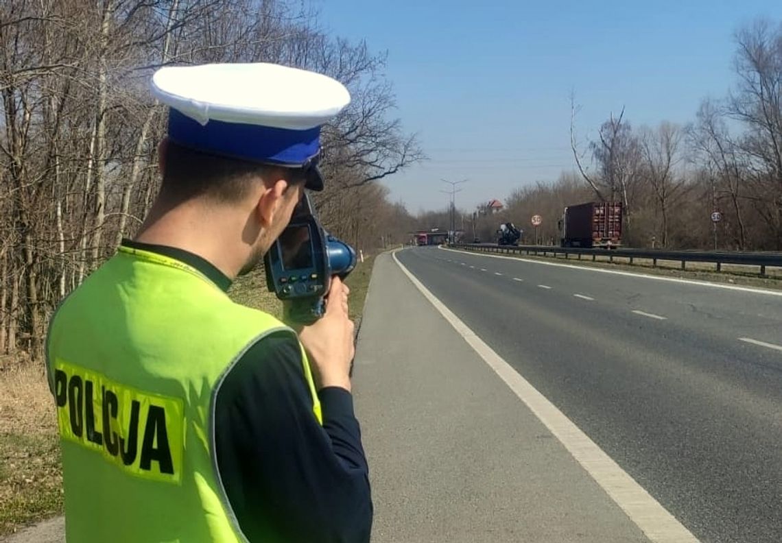 Jeden pędził BMW 162 km/h w terenie zabudowanym, drugi jechał pijany rowerem