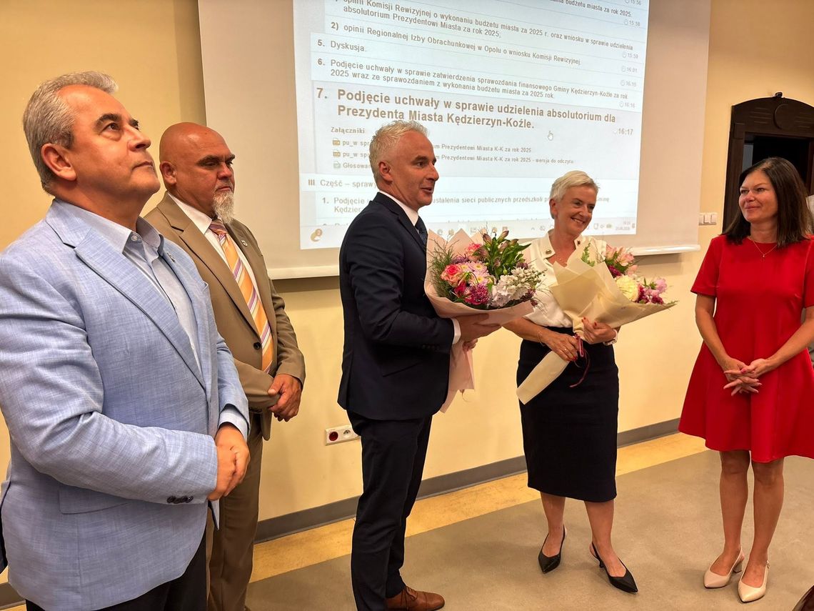 Jednogłośne absolutorium dla prezydent Sabiny Nowosielskiej. Radni byli jednomyślni