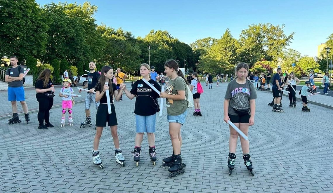 Joga, rolki i tenis ziemny. Bezpłatne zajęcia dla dzieci