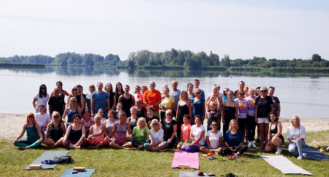 Jogini znów opanowali plażę w Dębowej. ZDJĘCIA