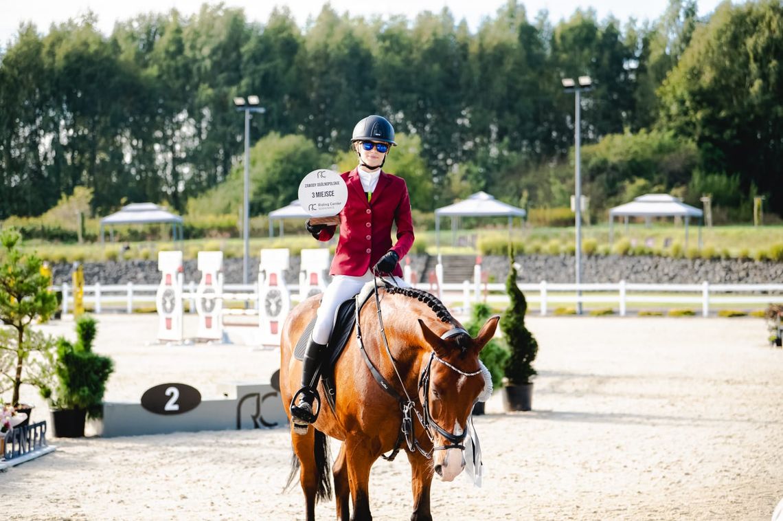 Julia Balawender z Kędzierzyna-Koźla na podium Polskiej Ligi Jeździeckiej w 2025 roku