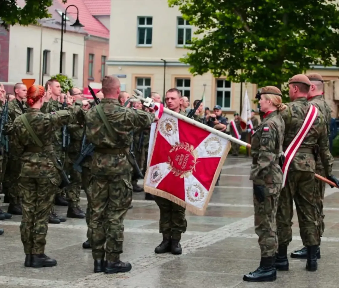Kadeci ze Sławięcic złożyli wojskową przysięgę. Pięciu uczniów zasiliło szeregi WOT Kadeci ze Sławięcic złożyli wojskową przysięgę. Pięciu uczniów zasiliło szeregi WOT