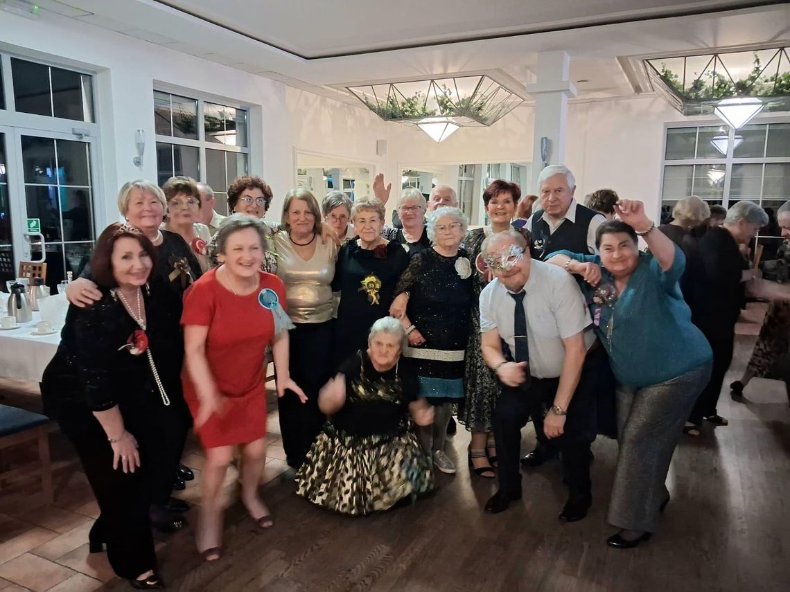 Karnawał to czas zabaw. Wiedzą o tym kozielscy seniorzy. ZDJĘCIA