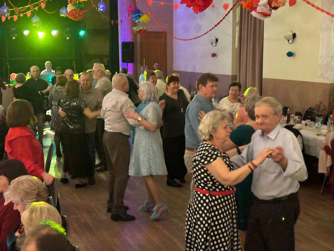 Karnawał w Kłodnicy zakończony tanecznym krokiem. ZDJĘCIA Karnawał w Kłodnicy zakończony tanecznym krokiem. ZDJĘCIA