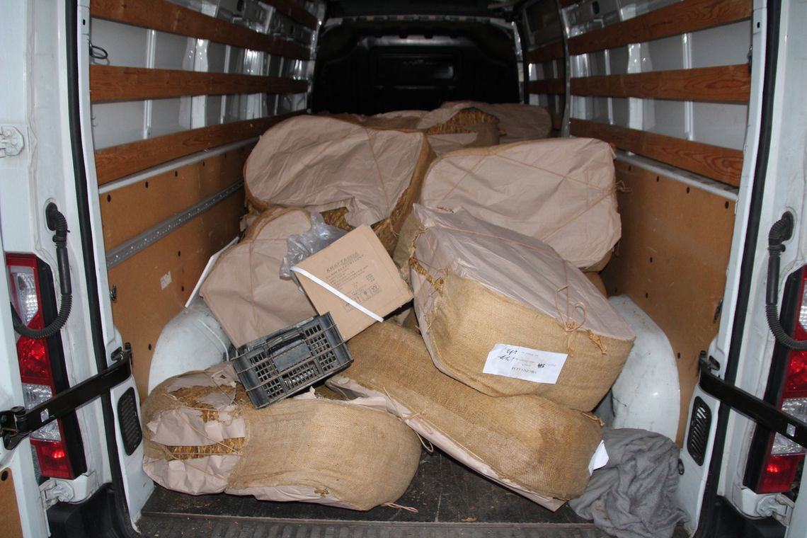 Kędzierzynianin przemycał tytoń. Wpadł za przekroczenie prędkości Kędzierzynianin przemycał tytoń. Wpadł za przekroczenie prędkości