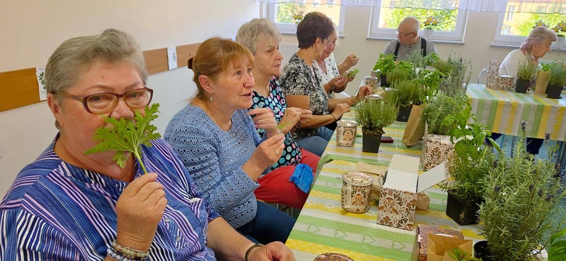 Kędzierzyńscy seniorzy blisko natury i ekologii. ZDJĘCIA Kędzierzyńscy seniorzy blisko natury i ekologii. ZDJĘCIA
