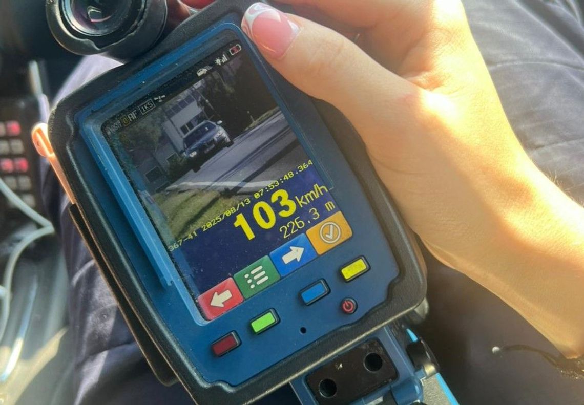 Kierowca BMW pędził setką na ograniczeniu do 50 km/h