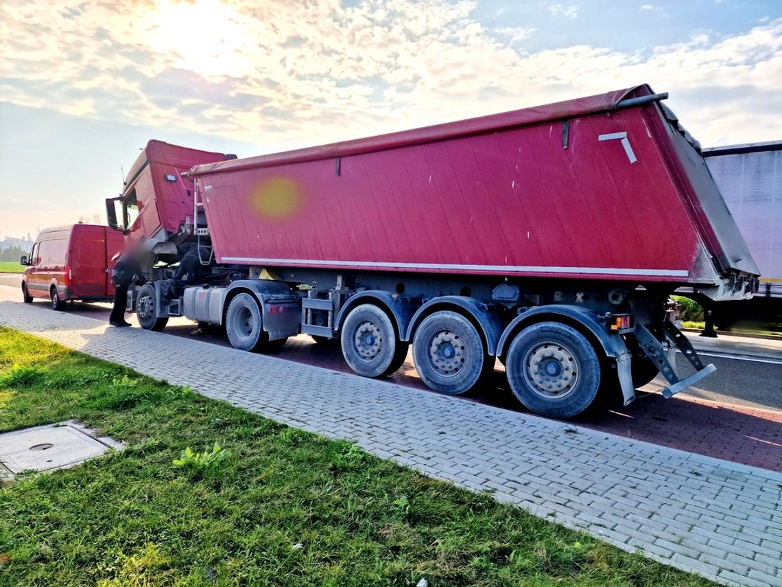 Kierowca zakończył podróż w Reńskiej Wsi. Przyczyną niebezpieczna usterka