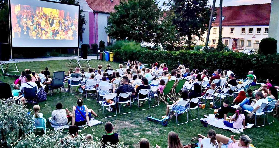 Kino Plenerowe zawitało na Osiedle Pogorzelec. ZDJĘCIA Kino Plenerowe zawitało na Osiedle Pogorzelec. ZDJĘCIA