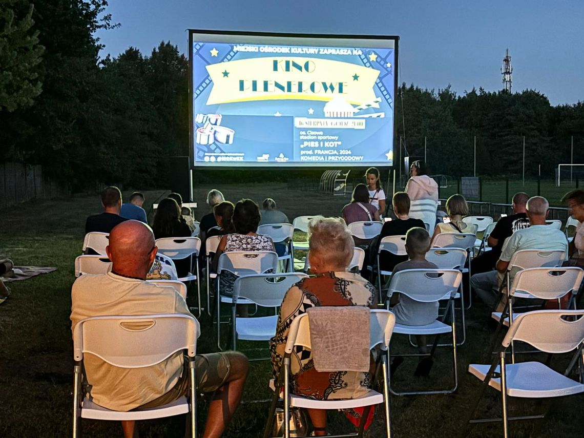 Kino plenerowe zawitało na stadion w Cisowej. ZDJĘCIA