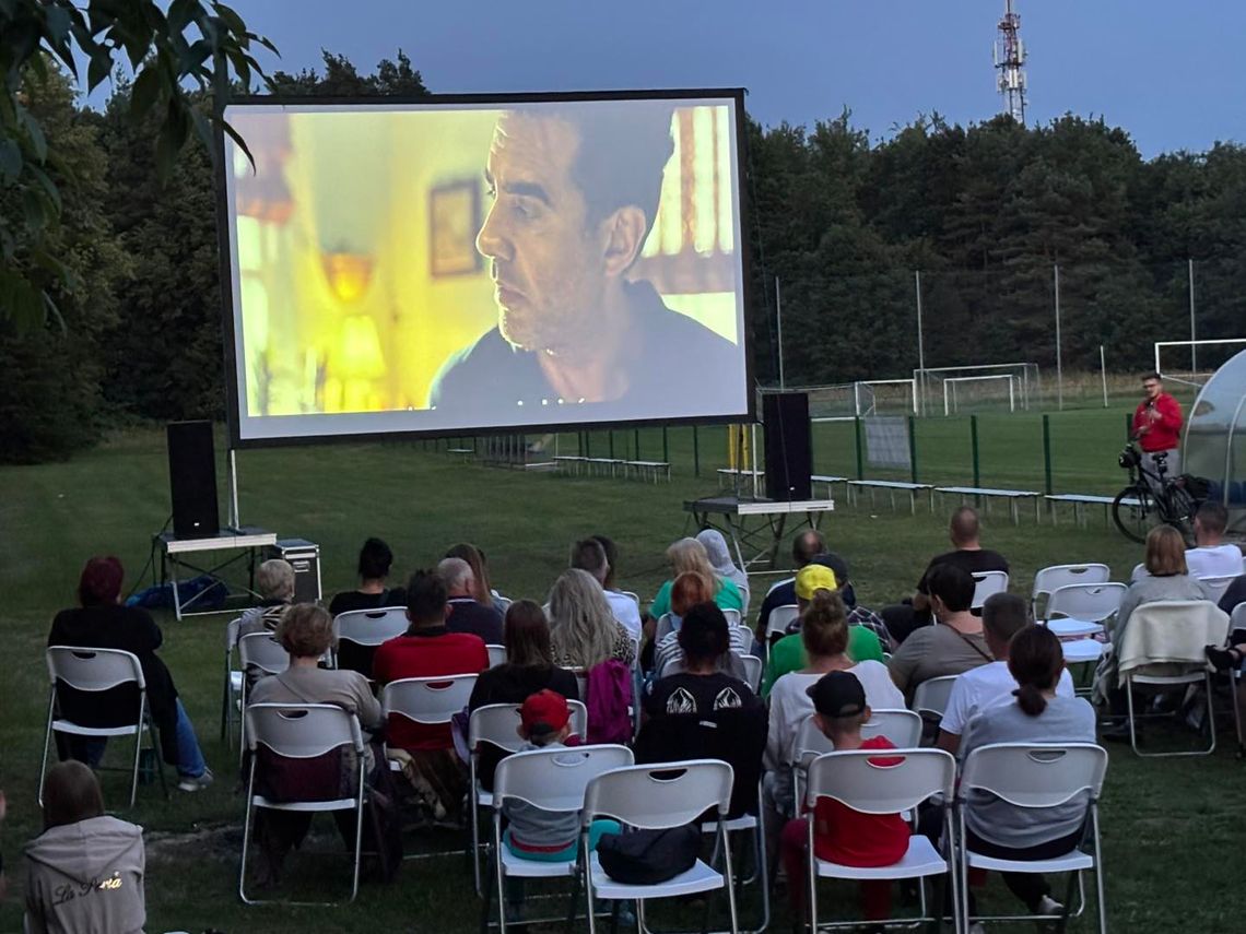 Kino pod chmurką ma swoich fanów w Cisowej. ZDJĘCIA