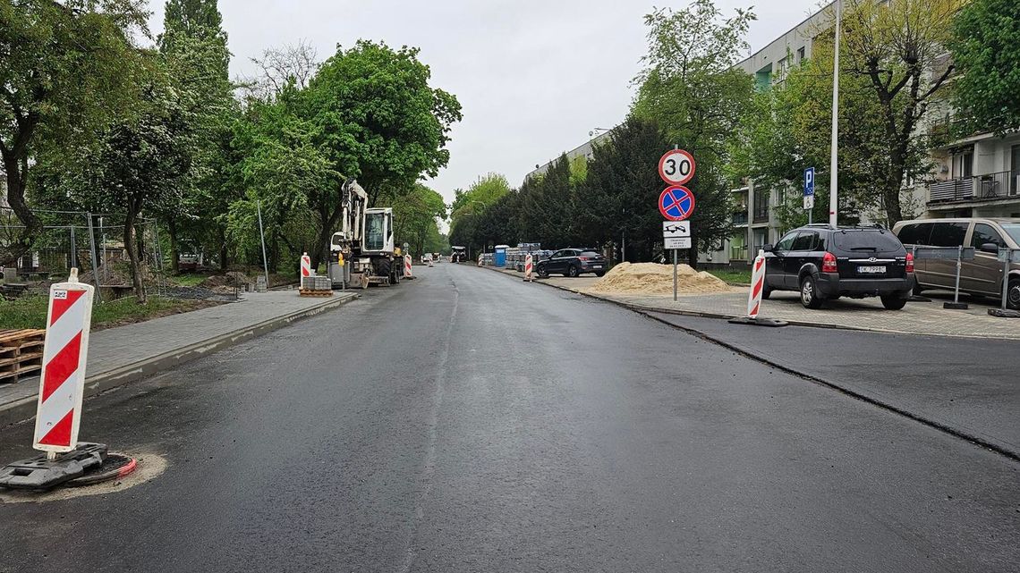 Kładą asfalt na ulicy Bema. Utrudnienia w ruchu przez trzy dni Kładą asfalt na ulicy Bema. Utrudnienia w ruchu przez trzy dni