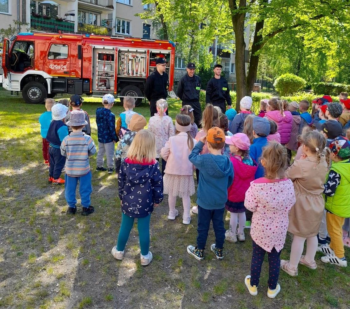 Kłodniccy druhowie z wizytą u najmłodszych z okazji Dnia Strażaka