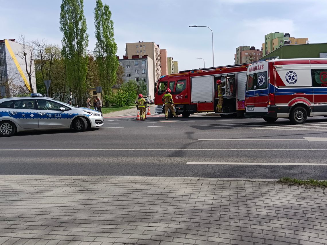 Kolizja na skrzyżowanu w Śródmieściu. Osobówka uderzyła w motocykl