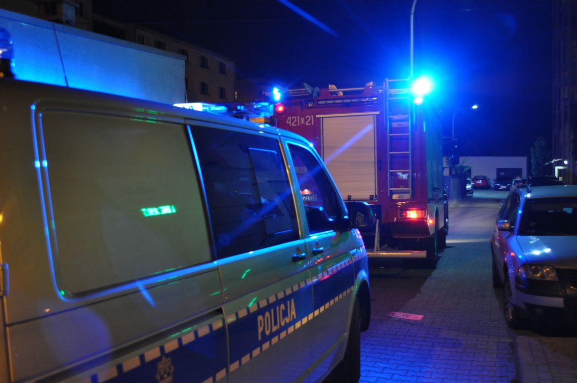 Kobieta spadła z wózka inwalidzkiego i nie potrafiła samodzielnie wstać Kobieta spadła z wózka inwalidzkiego i nie potrafiła samodzielnie wstać