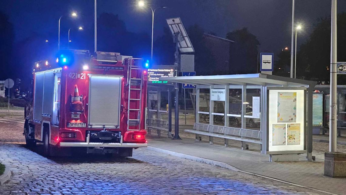 Kobieta zasłabła w autobusie. Na pomoc ruszyli strażacy