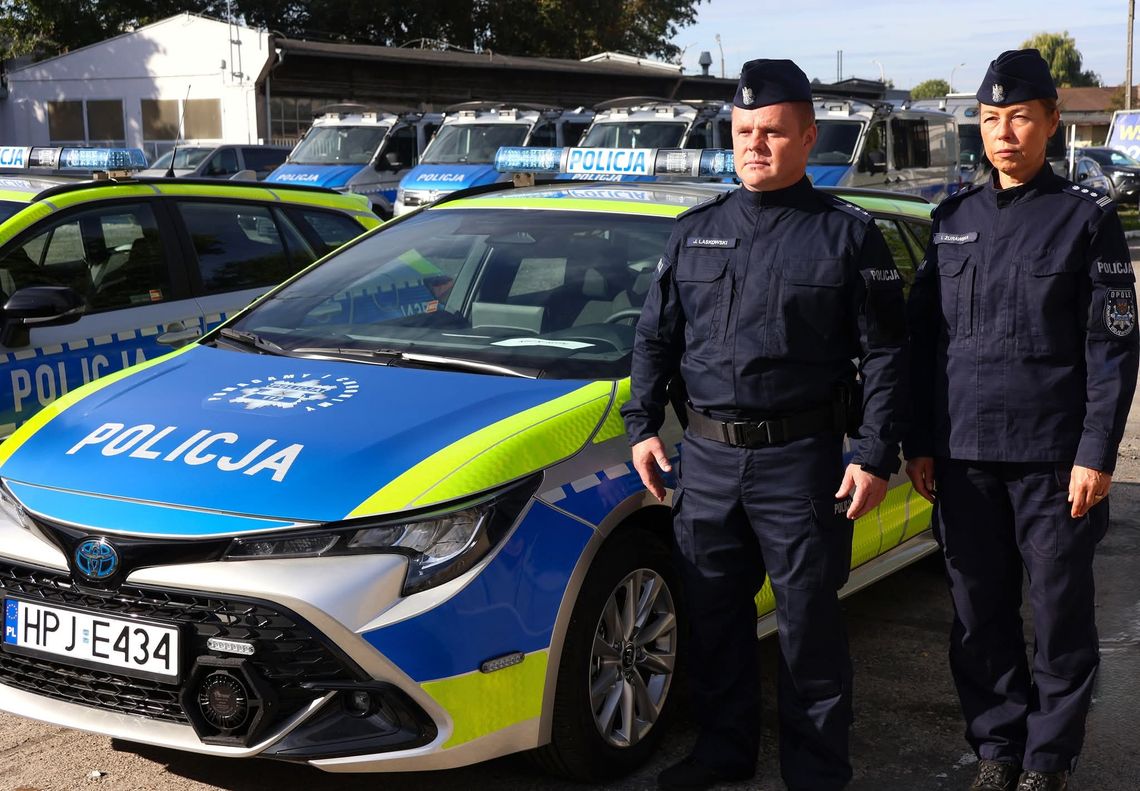 Kolejne nowe radiowozy dla policjantów z Kędzierzyna-Koźla. W sumie mają już cztery hybrydowe Toyoty