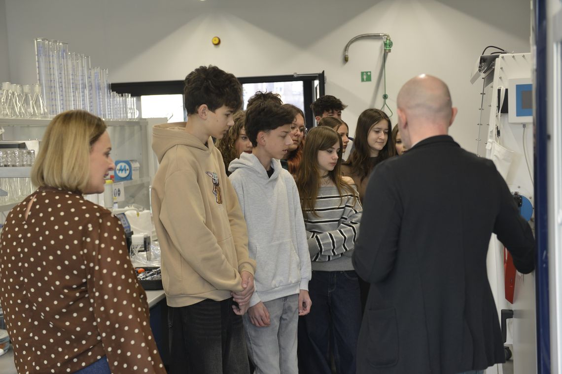 Kolejna wizyta młodzieży w Grupie Azoty Kędzierzyn. Poznali zakłady od kuchni. ZDJĘCIA Kolejna wizyta młodzieży w Grupie Azoty Kędzierzyn. Poznali zakłady od kuchni. ZDJĘCIA