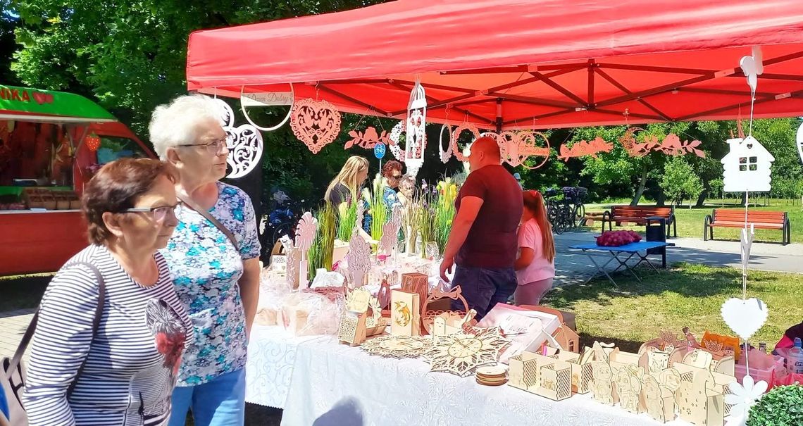 Kolejny wiejski bazar z produktami lokalnymi w Sukowicach Kolejny wiejski bazar z produktami lokalnymi w Sukowicach