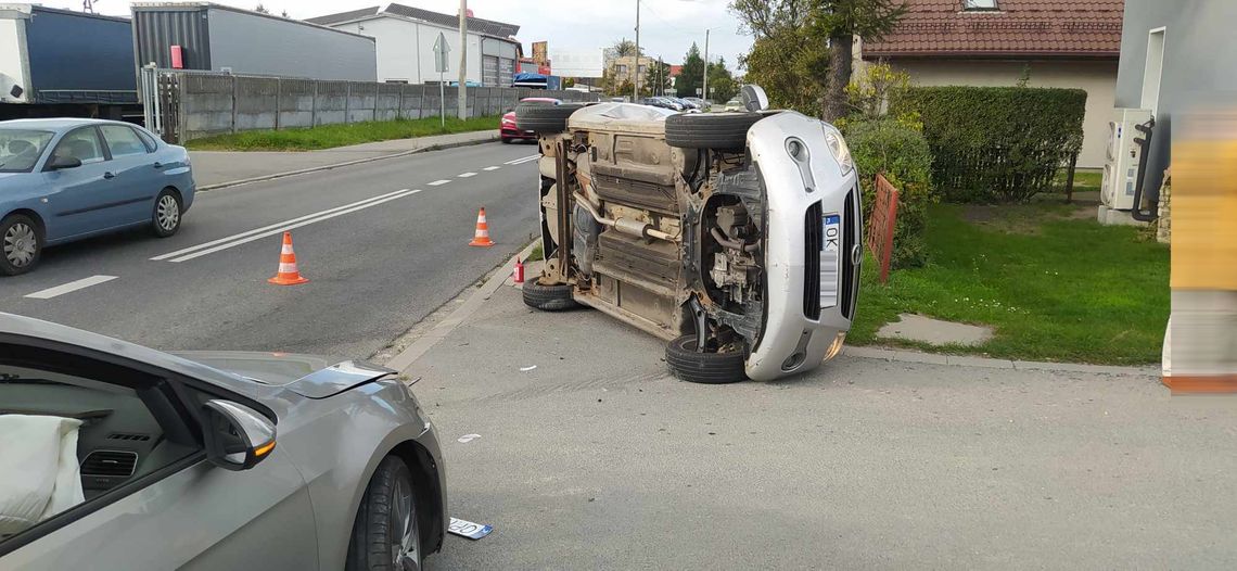 Kolizja dwóch osobówek na ulicy Raciborskiej w Większycach Kolizja dwóch osobówek na ulicy Raciborskiej w Większycach